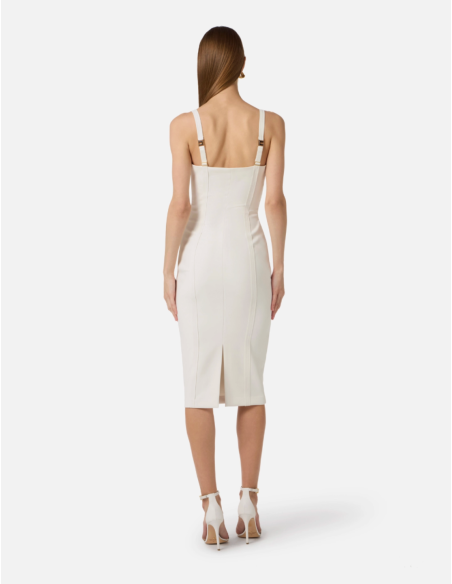 Lightweight crepe dress refined finish

Stylish crepe dress evening outfit