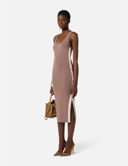 Graphic contrast bands fashion detail