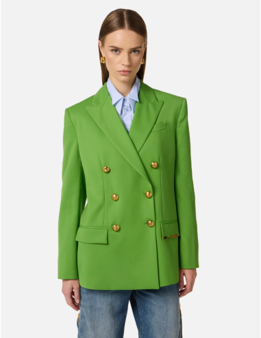 Stylish jacket perfect for winter outfits