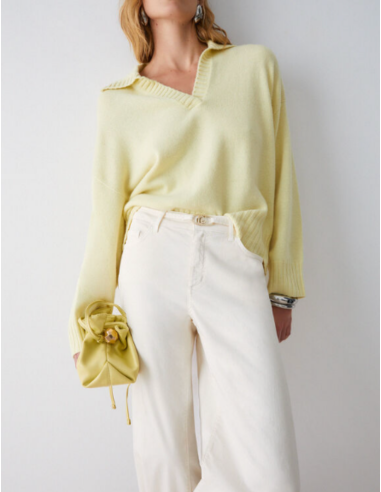 Elegant women’s pants wardrobe essential