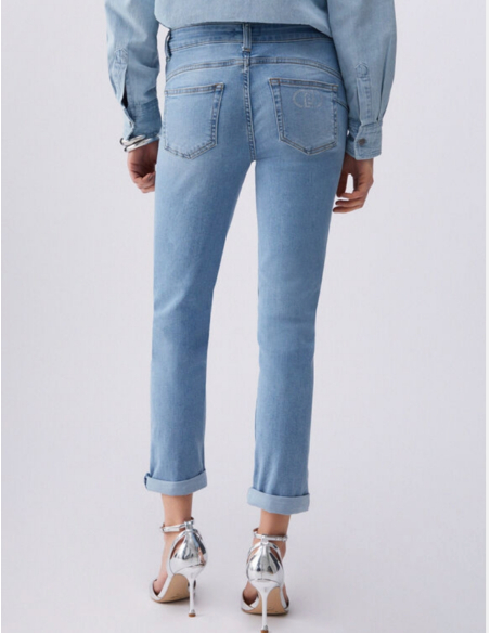 Modern skinny jeans cuffed hem