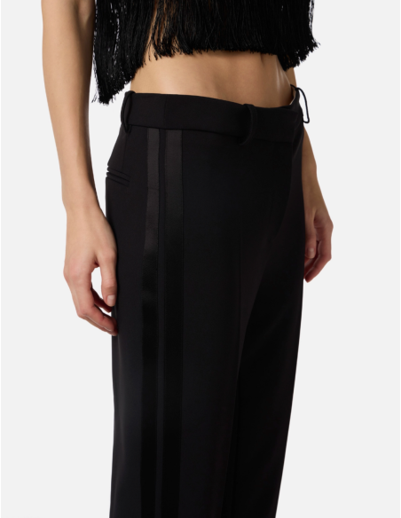 Bandes contrastantes finition satin raffinée