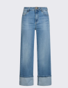 Flared denim jeans with turn-up chic