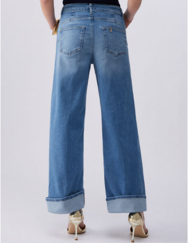 Jean femme denim évasé look moderne