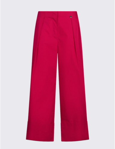 Stylish casual pants wardrobe staple