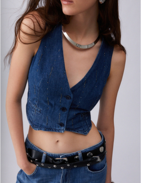 Denim vest spring summer look