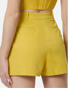 Elisabetta Franchi short silhouette féminine chic 2